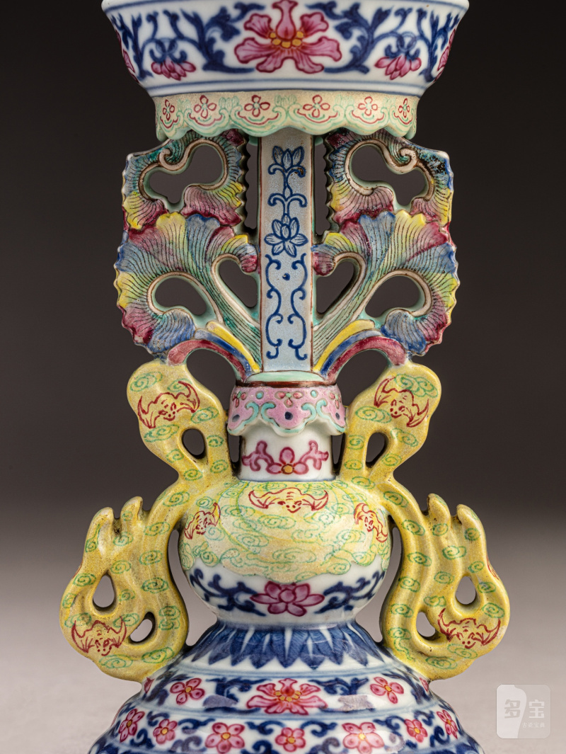 清乾隆 青花粉彩花卉紋供器座 《 乾隆年製》款 - 图5